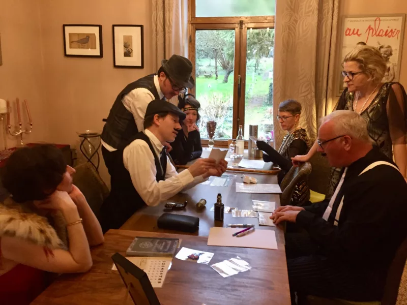 petit meurtre entre amis jeux de rôlesJeu en groupe, activité en groupe jeu en famille jeu entre amis teambuildings murder party, ludique et insolite Hastière dinant, Namur
