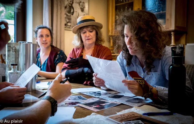Jeu en groupe, activité en groupe murder party, ludique et insolite Hastière dinant, Namur