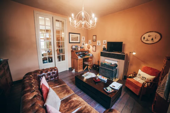 salon au plaisir maison d'hôtes ludique et insolite Hastière Dinant Namur Belgique Cluedo B&B