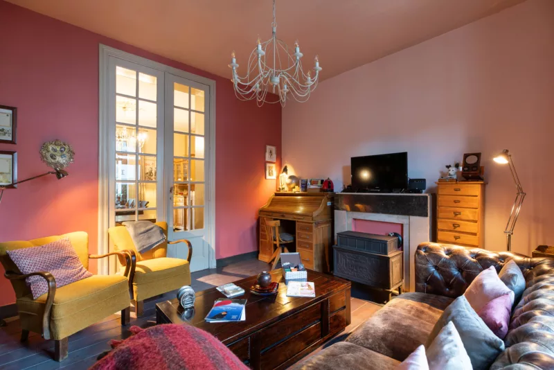 salon au plaisir maison d'hôtes ludique et insolite Hastière Dinant Namur Belgique Cluedo B&B