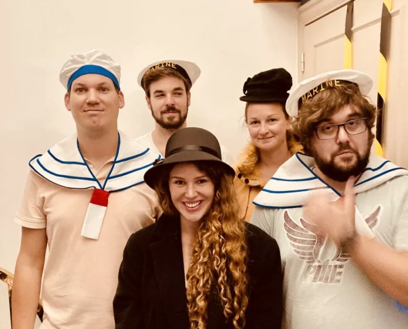 escape cruise entre amis, en famille, en couple, en groupe activité à faire à 4 escape room escape game au plaisir maison d'hôtes ludique et insolite Hastière Dinant Namur Belgique Cluedo B&B