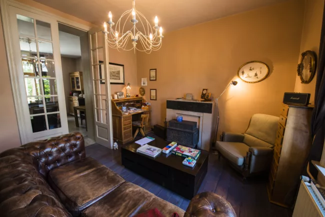 salon au plaisir maison d'hôtes ludique et insolite Hastière Dinant Namur Belgique Cluedo B&B